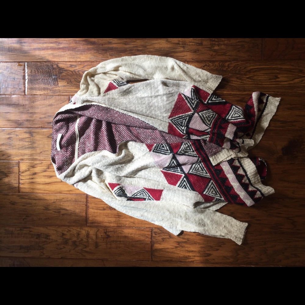 Aztecs sweater size medium red tan &black boutique